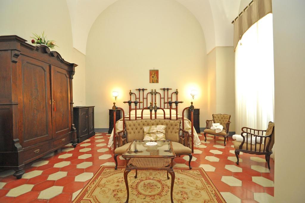 Palazzo De Donatis B&B Melissano Ruang foto
