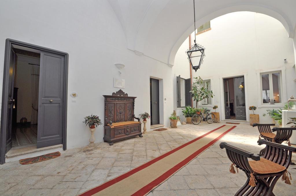 Palazzo De Donatis B&B Melissano Bagian luar foto