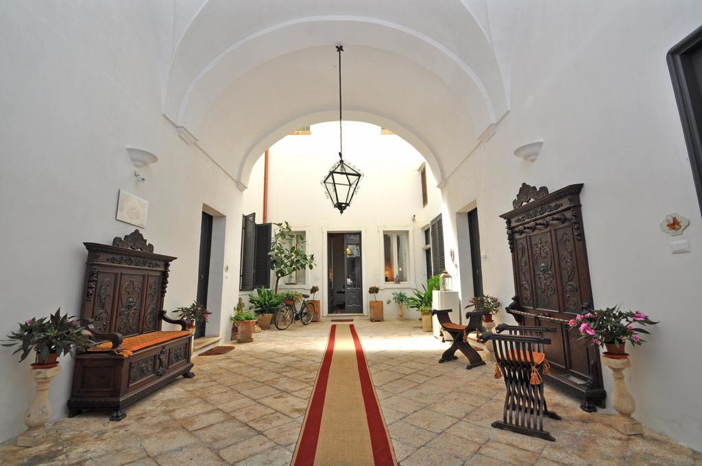 Palazzo De Donatis B&B Melissano Bagian luar foto