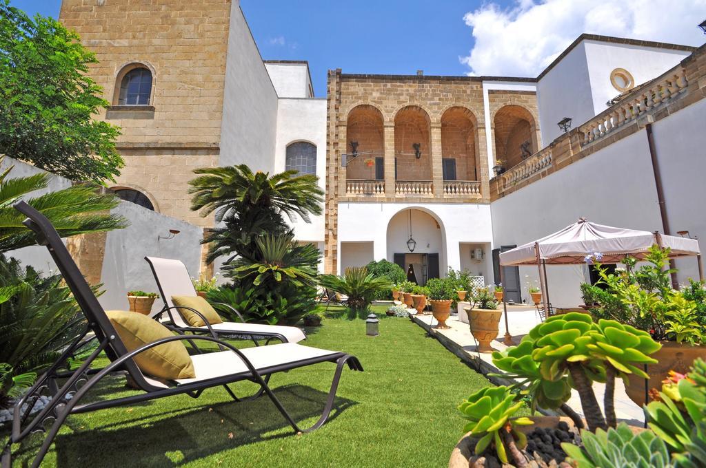 Palazzo De Donatis B&B Melissano Bagian luar foto