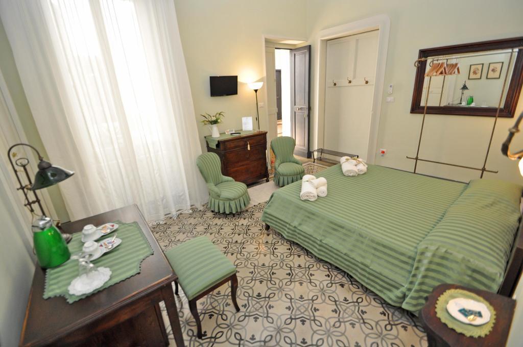 Palazzo De Donatis B&B Melissano Ruang foto