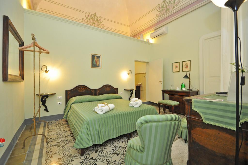 Palazzo De Donatis B&B Melissano Ruang foto